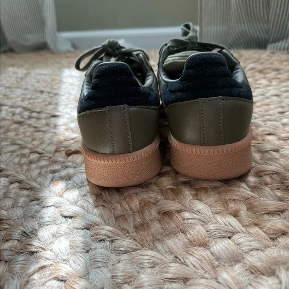 adidas Olive Green & White Samba with Gum Sole - Picture 3 of 4